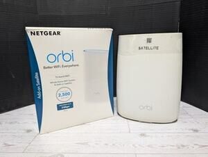 NETGEAR Orbi RBS50 Tri-Band Wi-Fi Add-on Satellite White Up to 3 Gbps